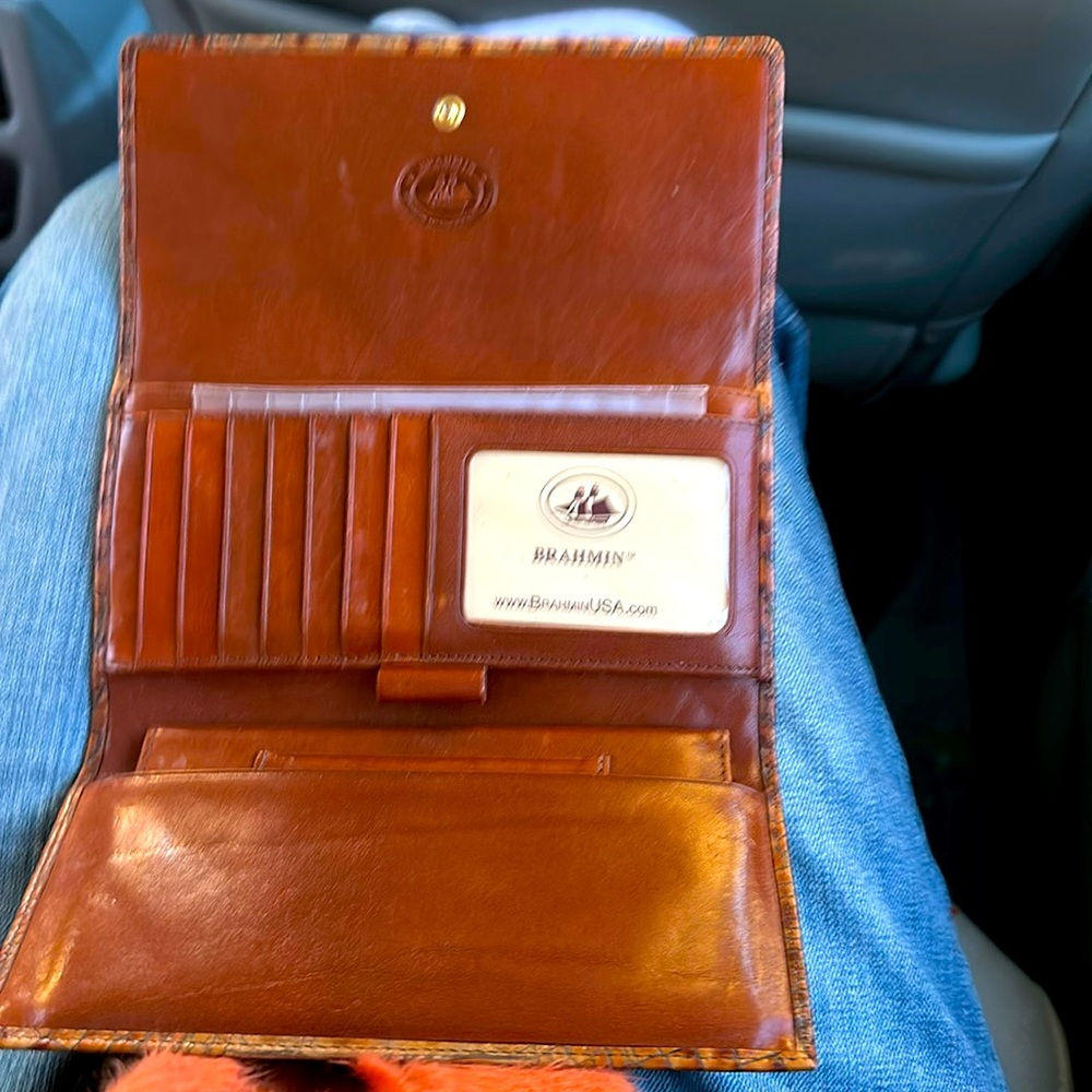 Brahmin Trifold women’s wallet !    
Excellent condition! Check book cover also.